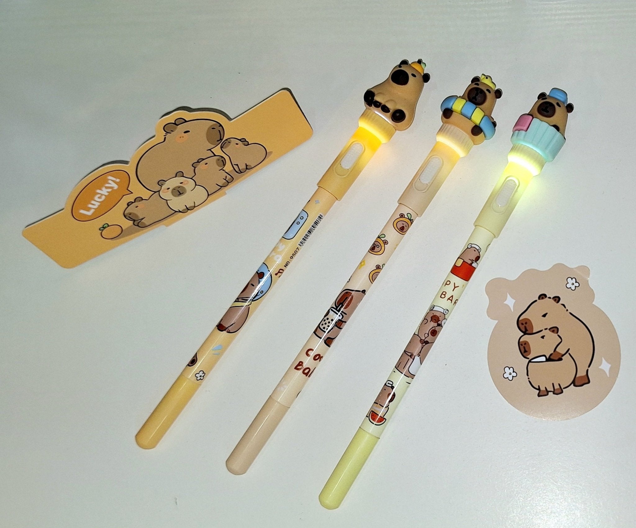 Lapiz de Capybara con detalle giratorio y de luz - amplitudmodulada