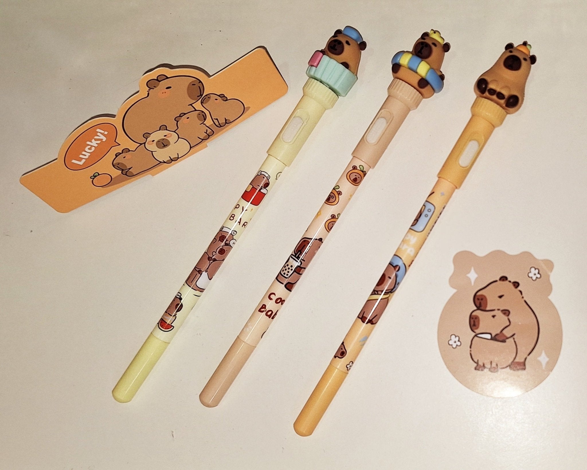 Lapiz de Capybara con detalle giratorio y de luz - amplitudmodulada