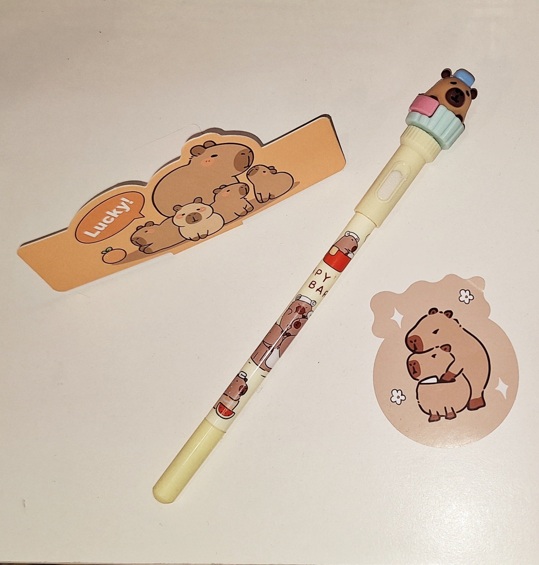 Lapiz de Capybara con detalle giratorio y de luz - amplitudmodulada