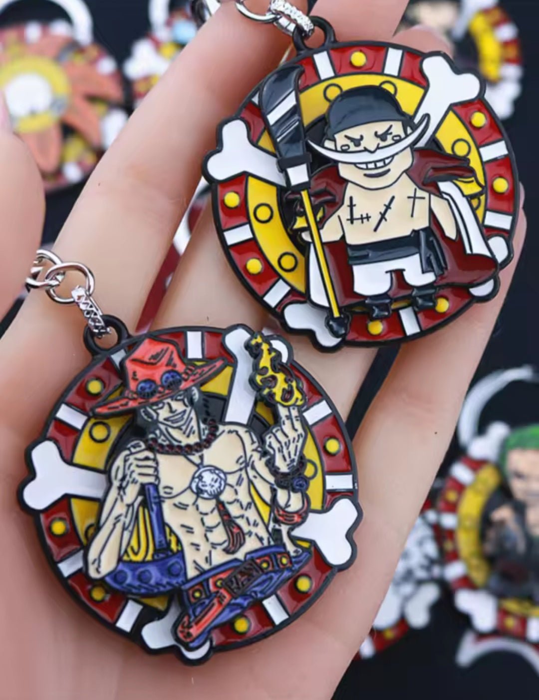 Llaveros metalicos moviles de One Piece - amplitudmodulada