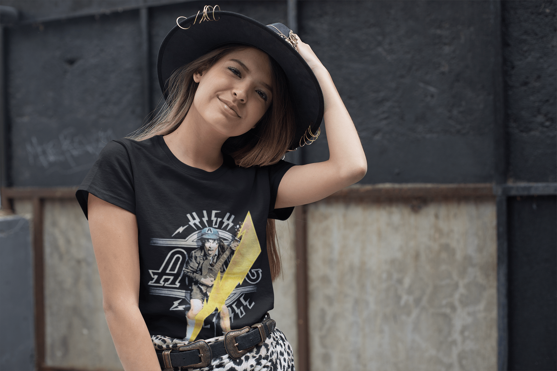 Polera ACDC High Voltage - amplitudmodulada